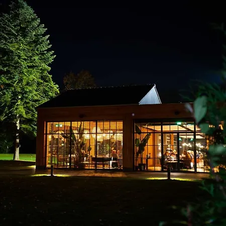 Laurabos Hotel